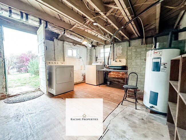Primary Photo - Cozy Two Bedroom Home in Lyman