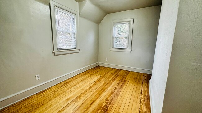 Building Photo - 206 Downes St