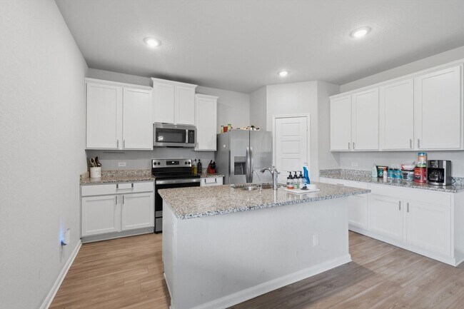 Building Photo - Bright & Airy Living Near Lackland AFB