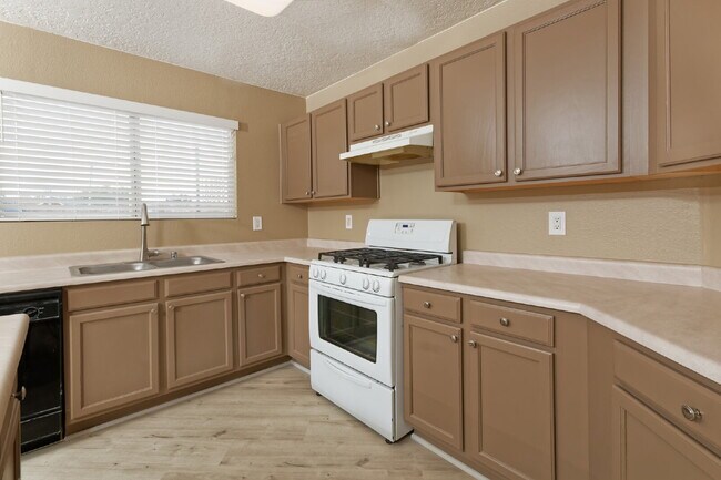 Building Photo - I-40 freeway access nearby. Couple blocks ...