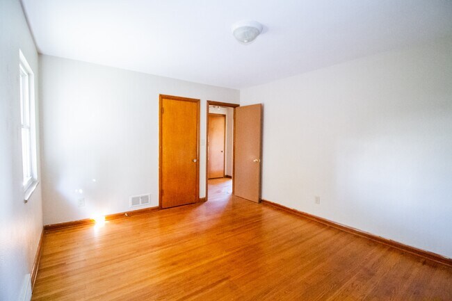 Building Photo - 3471 Jeannette Ave