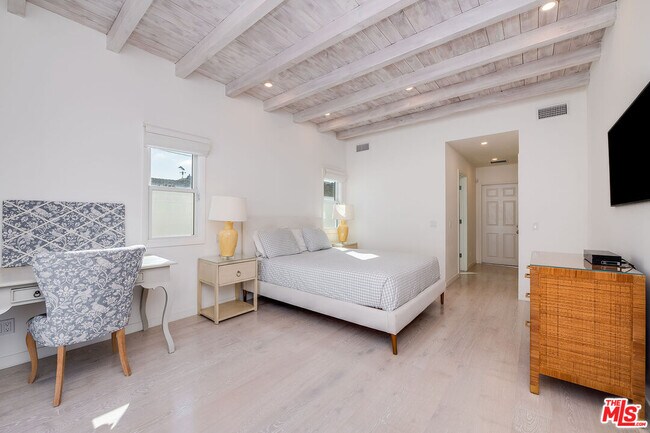 Building Photo - 134 La Plata