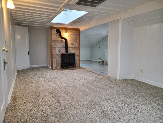 Building Photo - Ennis Properties