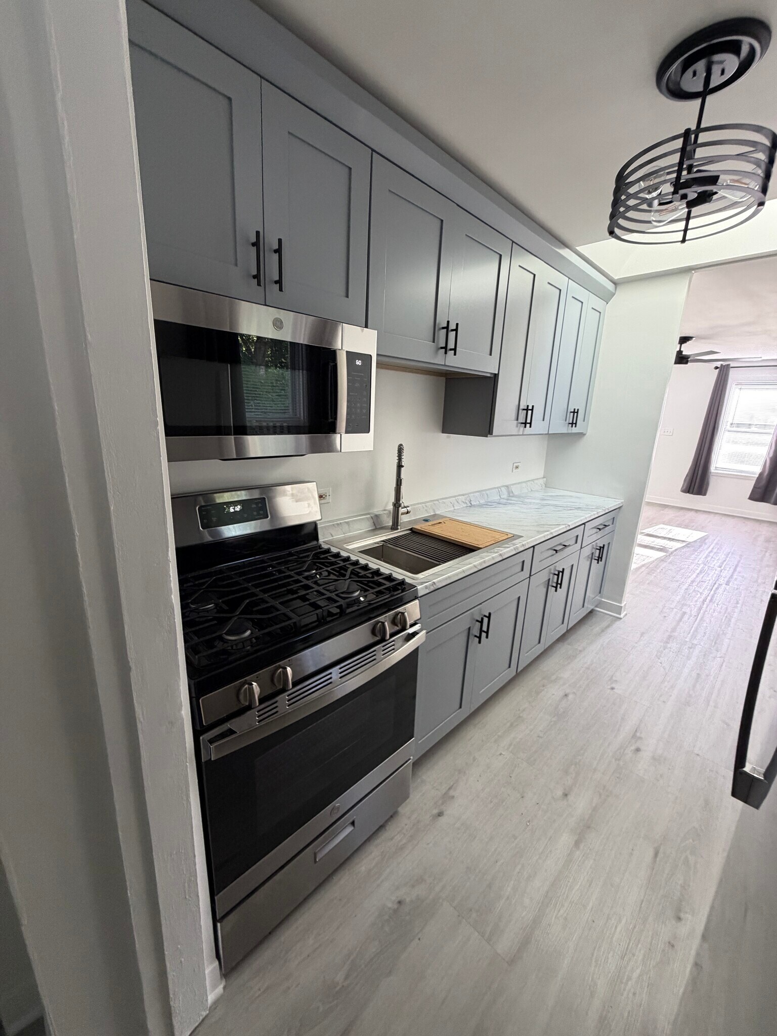 Kitchen - 3206 S Waterview Ave