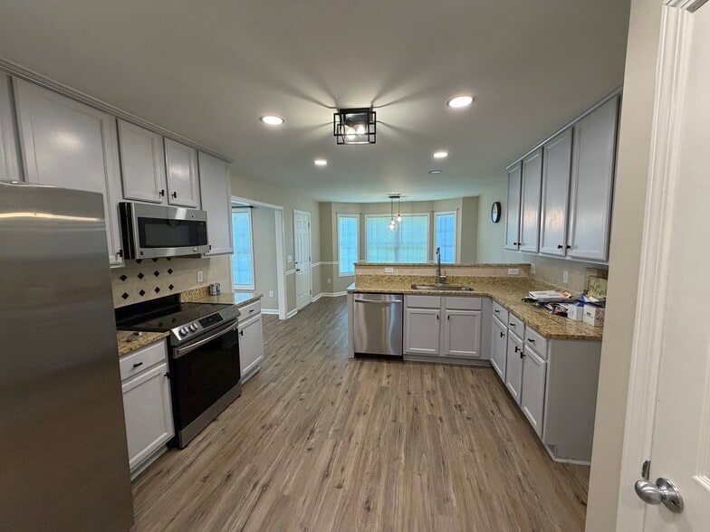 kitchen - 3315 Watson Gate Rd