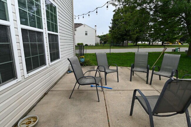 Building Photo - Spacious 4-Bedroom Haven with 2.5 Baths and Nearly 3,000 Sq Ft of Comfort in Indianapolis!