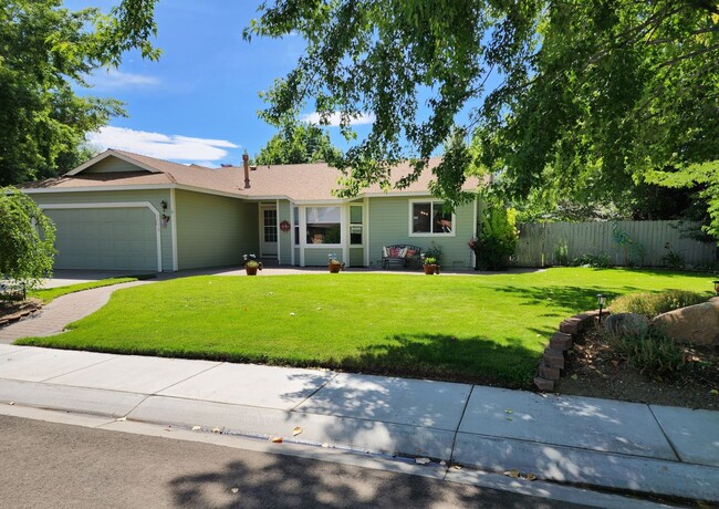 Primary Photo - Newly remolded home in Westwood Village of...