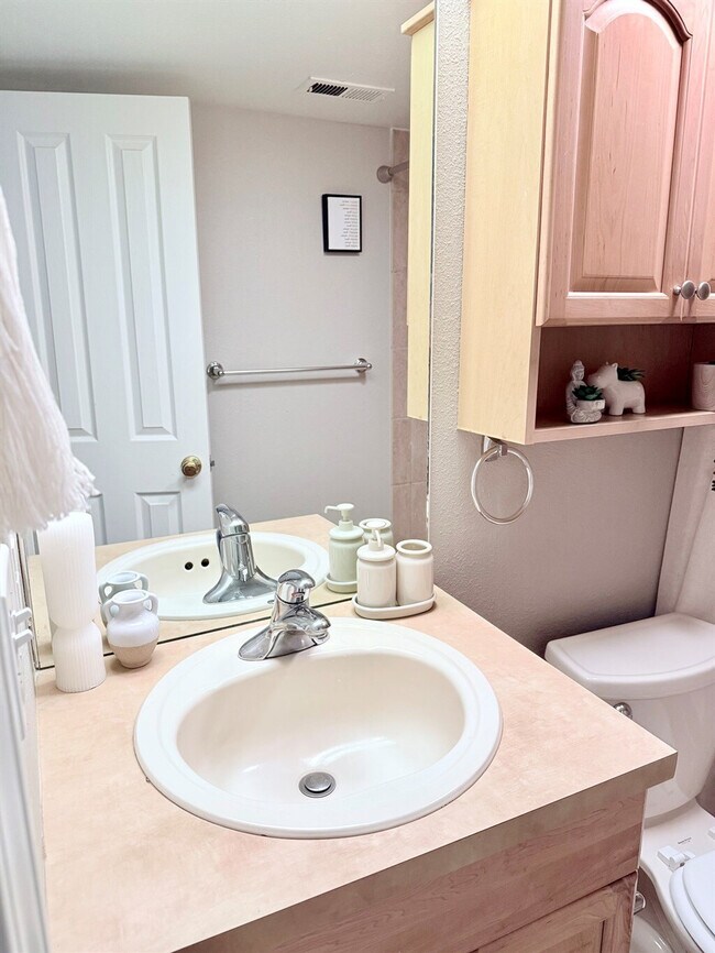 Building Photo - 6380 S Boston St