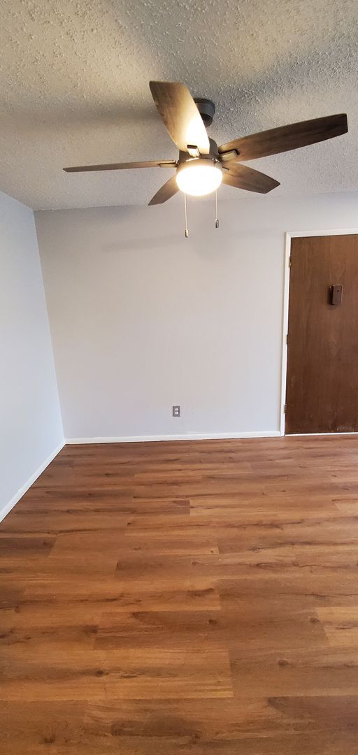 Building Photo - Renovated Two Bedroom Condo with Garage Space in Ladue School District