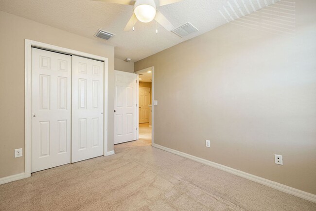 Building Photo - Beautiful Riverview Townhome