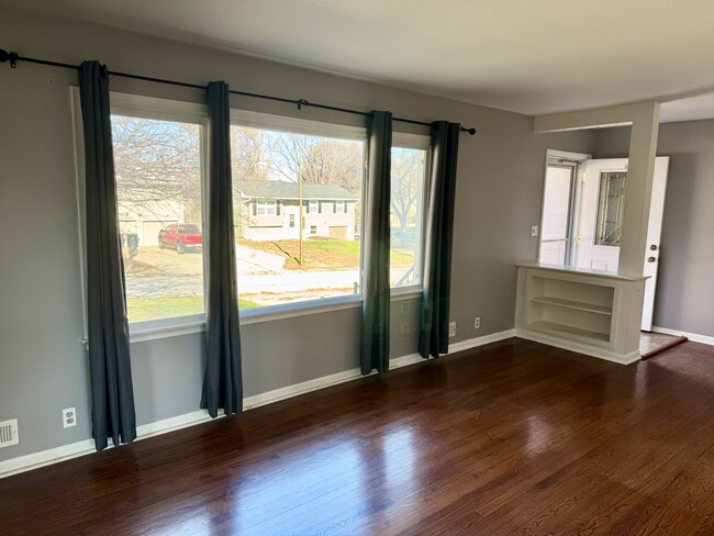 Building Photo - 11021 Spring St