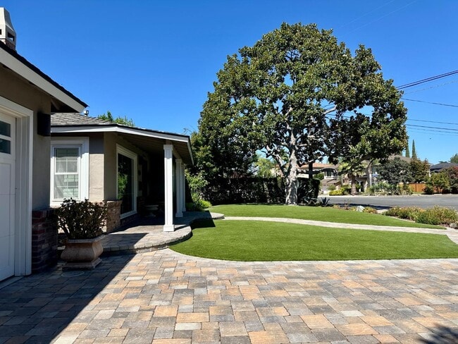 Building Photo - 14421 Lenray Ave