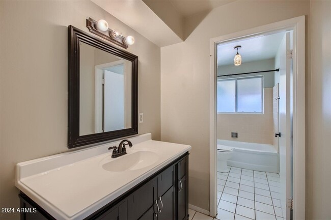 Building Photo - 3213 N 63rd Pl