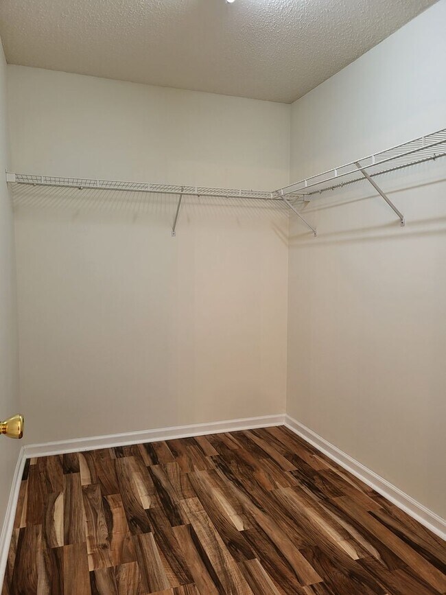 Building Photo - 3 bedroom home in Highland Creek