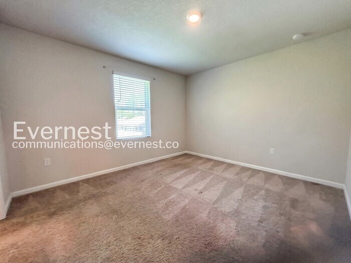 Building Photo - 17 Riverside Ln