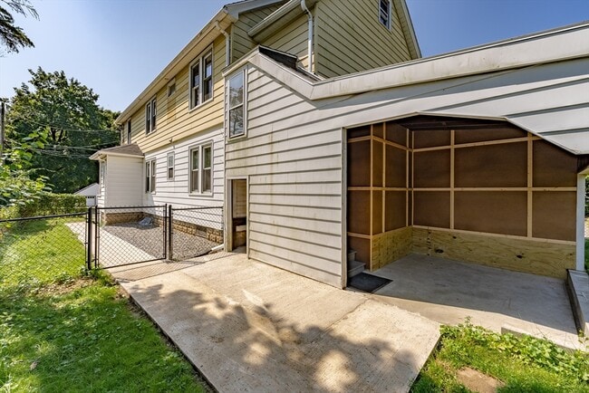 Building Photo - 120 Hillside Ave
