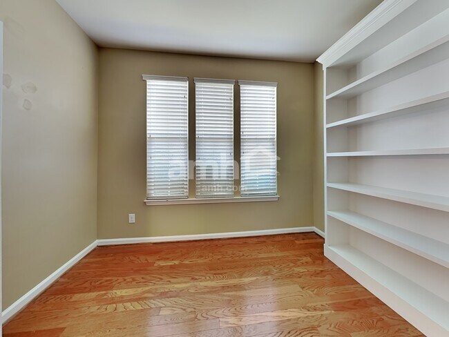 Building Photo - 1404 Manley Court