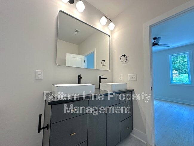 Building Photo - 1360 Briar Creek Rd