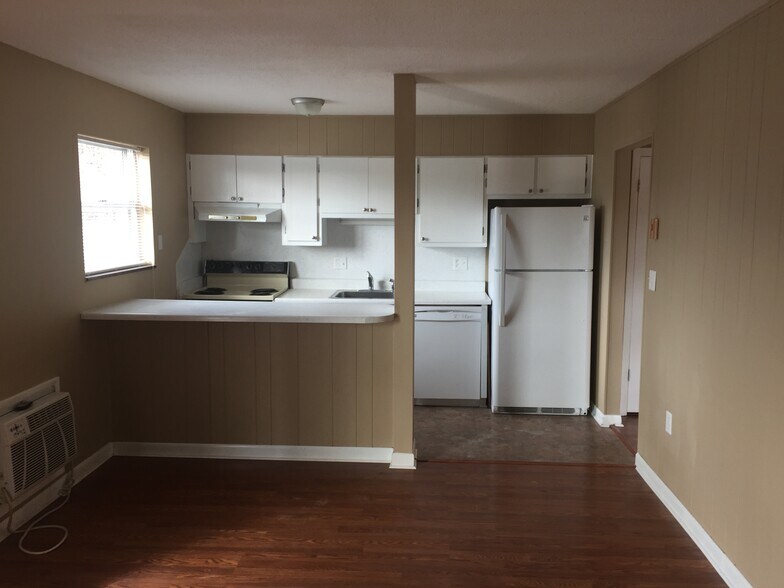 Building Photo - 493 Barnett Dr