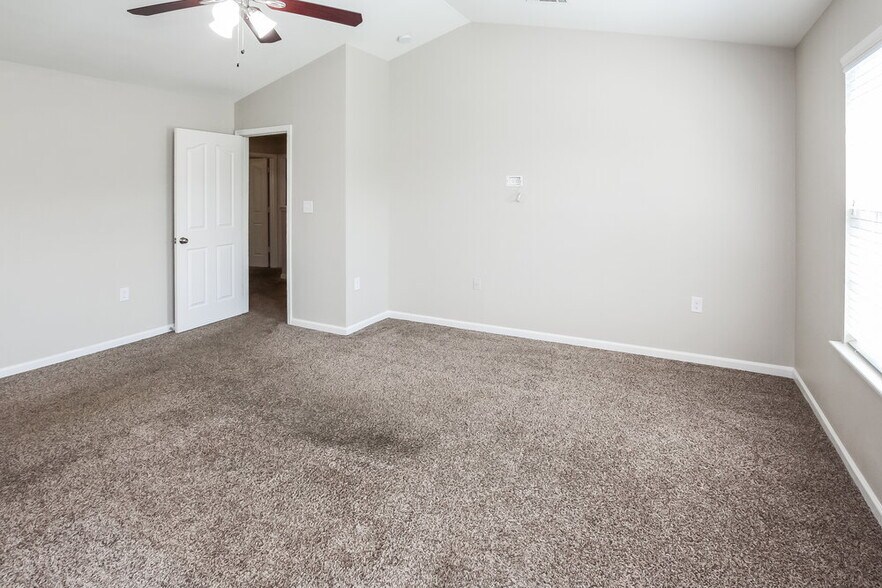 Building Photo - 2860 Meadow Creek Dr