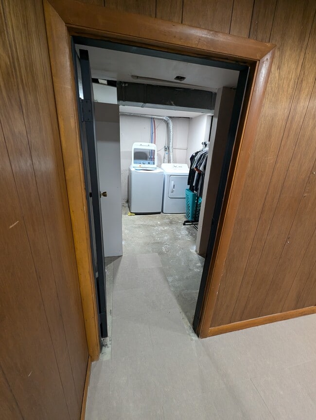 Building Photo - Rutland Ave