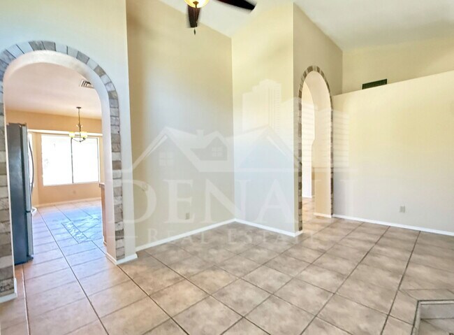 Building Photo - 1211 E Drake Dr