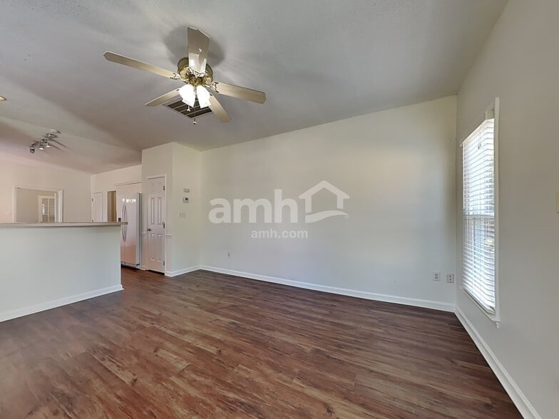 Building Photo - 3300 Kemper Ct