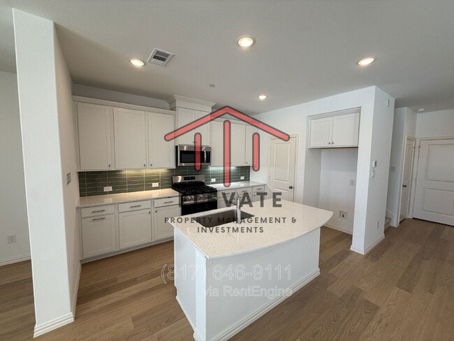 Building Photo - 724 4th St