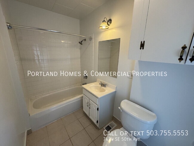 Building Photo - 7424 SE 50th Ave