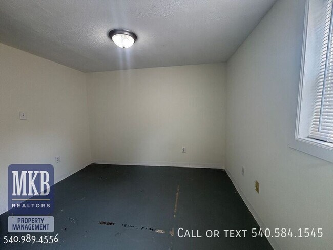 Building Photo - 4706 Casper Dr NE
