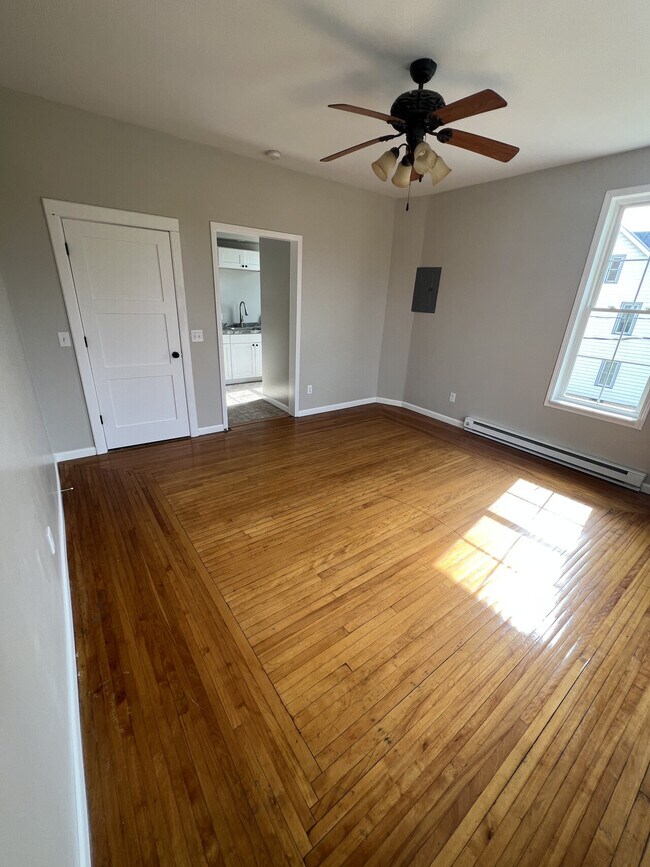 Building Photo - 1020 University Ave