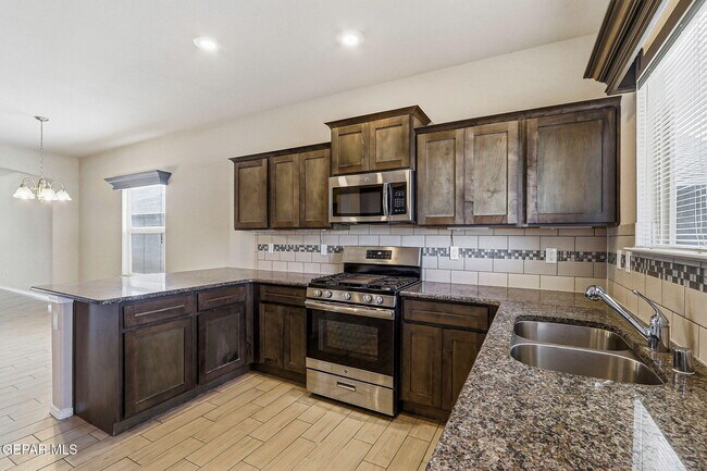 Building Photo - 7533 Red Cedar Dr