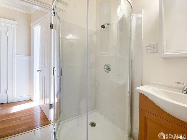 Building Photo - 527 Union St