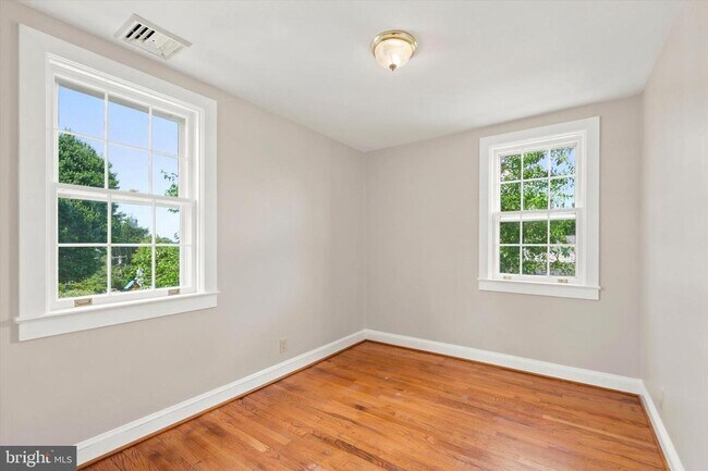 Building Photo - 843 Taylor St