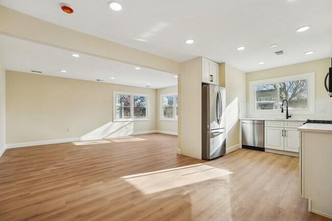 Building Photo - 11 Washington Ave