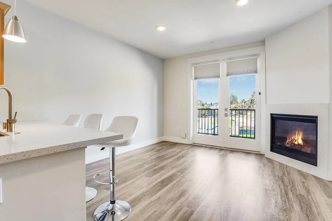 Building Photo - Incredible unit in Aptos Village where pla...