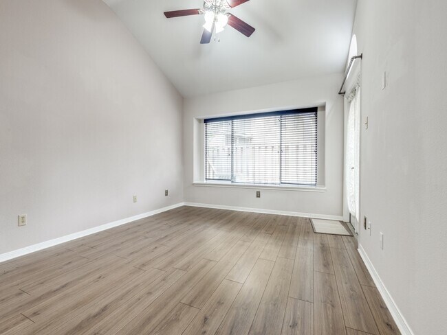 Building Photo - 39 N Lakeridge Cir