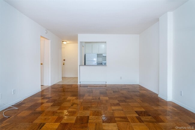 Building Photo - 15 Lake St