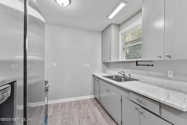 Building Photo - 431 W 62nd St