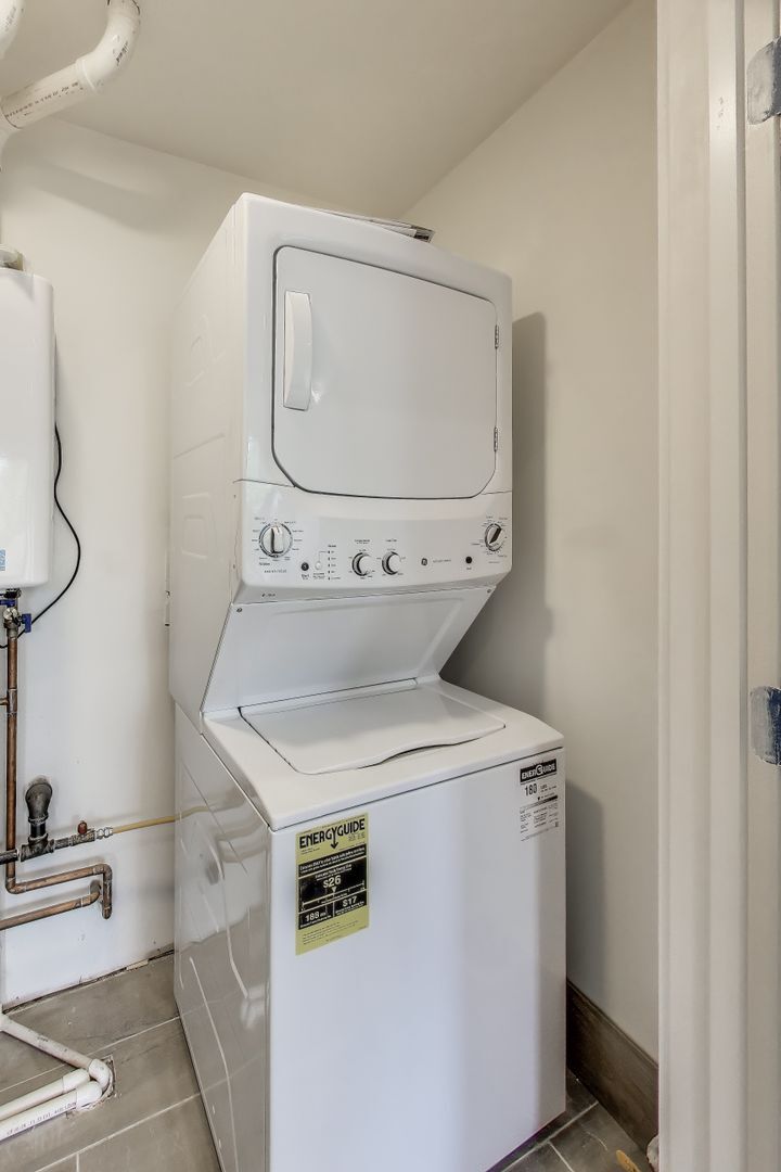 Building Photo - 2023 N Drake Ave