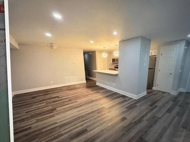 Building Photo - 51 Kenwood Dr