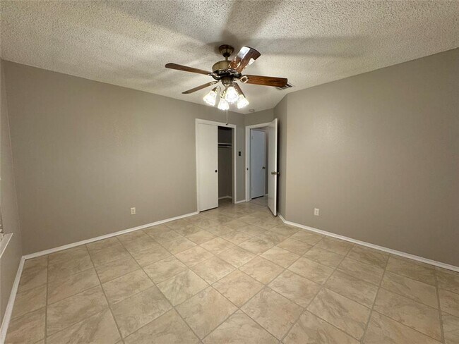 Building Photo - 2917 Zeke Bend