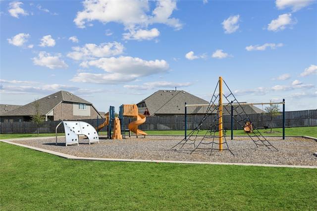 Building Photo - 1600 Tyler Dr