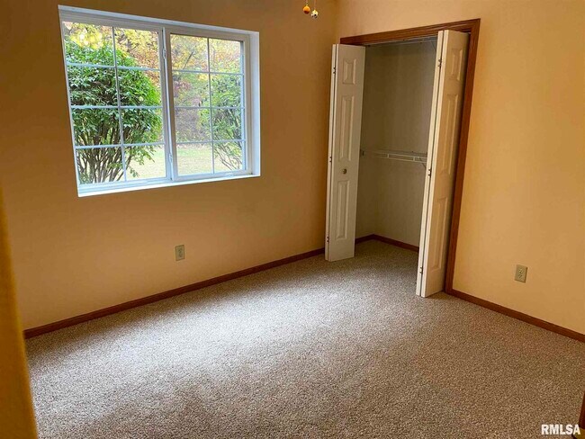 Building Photo - 3804 Creek Hill Dr