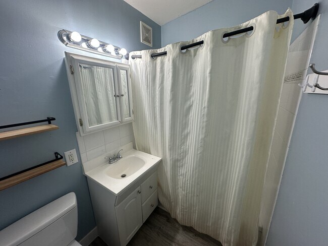Building Photo - 705 Palisade Dr