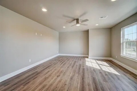 Building Photo - 617 Abadan Dr