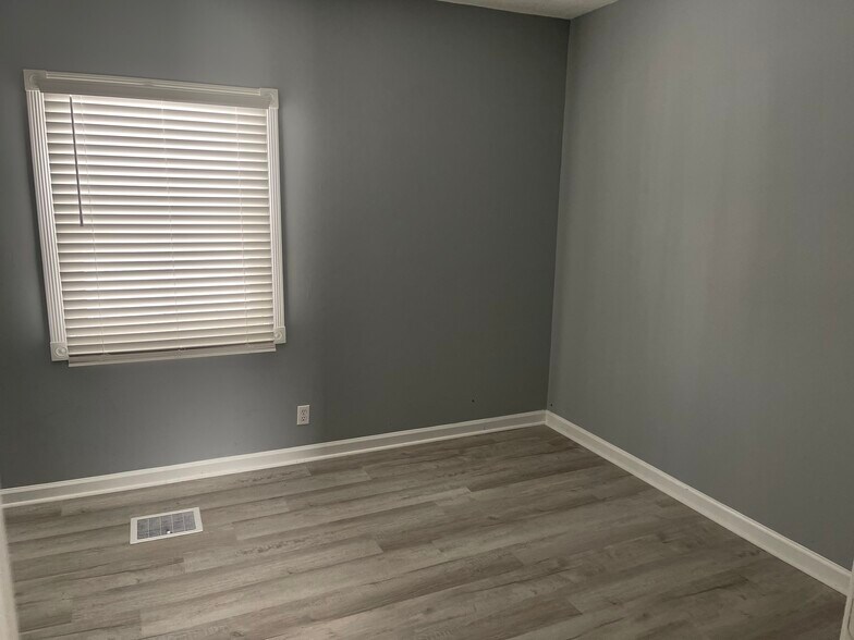 Building Photo - 1592 E 236th St