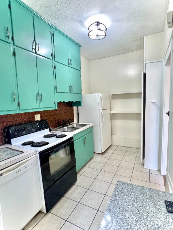 Building Photo - 712 6th Ave N