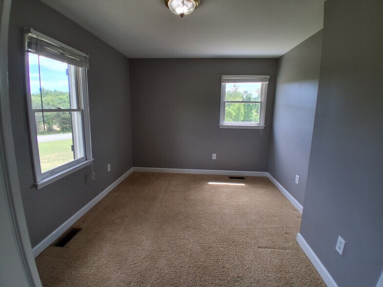 Building Photo - 613 Timber Ridge Rd