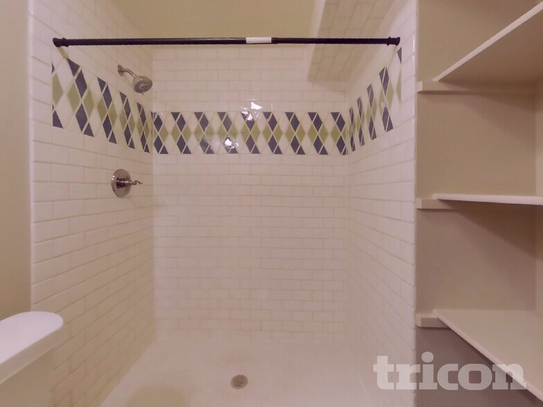 Building Photo - 1910 Mahogany Way